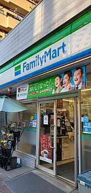 コンビニ　ファミリーマート（コンビニ）まで449m