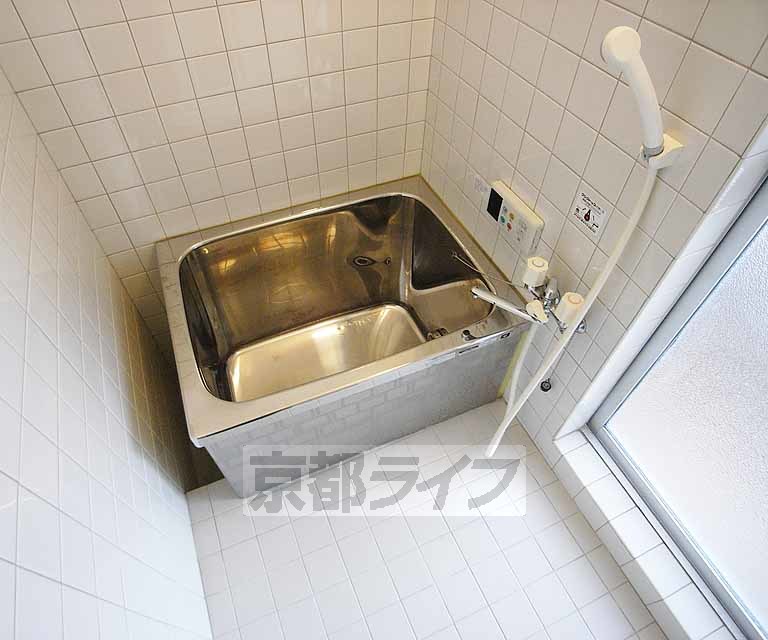 バス・シャワールーム　ステンレスのお風呂です。