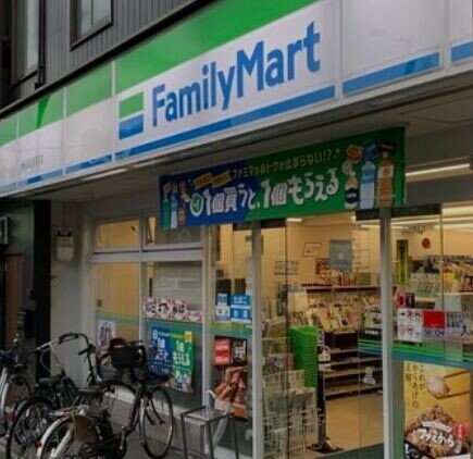 コンビニ　ファミリーマート北田辺駅前店（コンビニ）まで396m