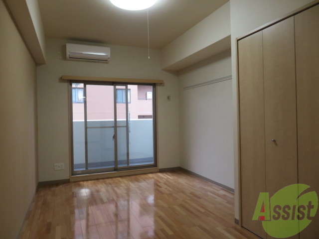 その他部屋・スペース　６．６帖の洋室です。広々として、きれいですね。