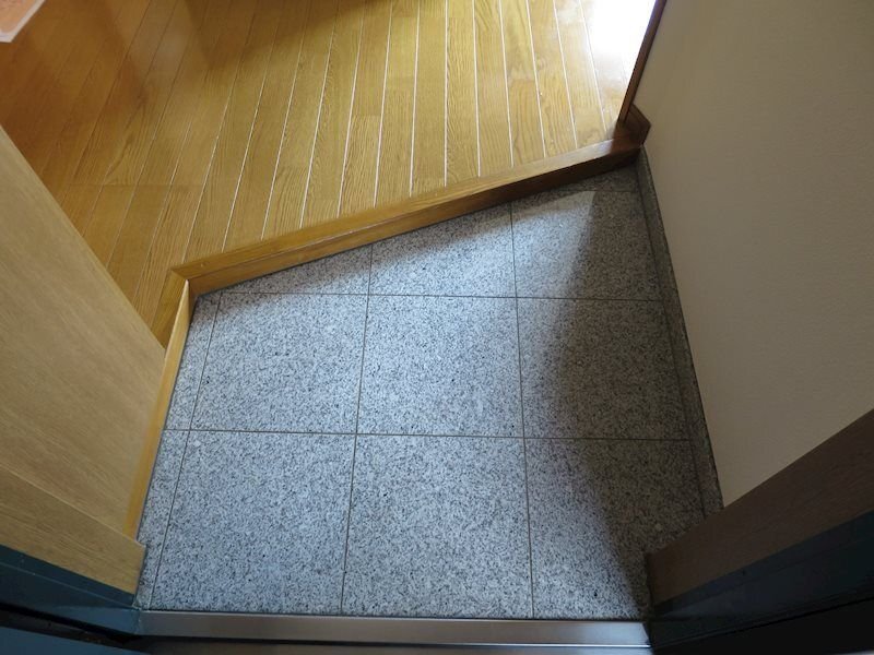 玄関　※別部屋参考写真