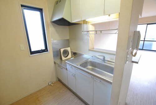 キッチン　※別号室の写真になります。