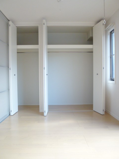 収納　収納力のある壁一面の収納です。