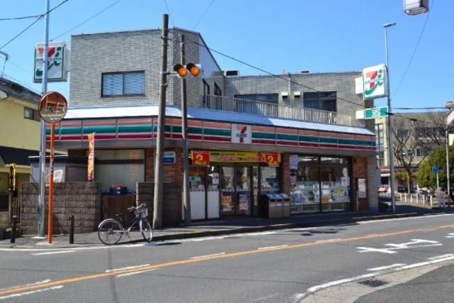 コンビニ　セブンイレブン古市場店（コンビニ）まで299m