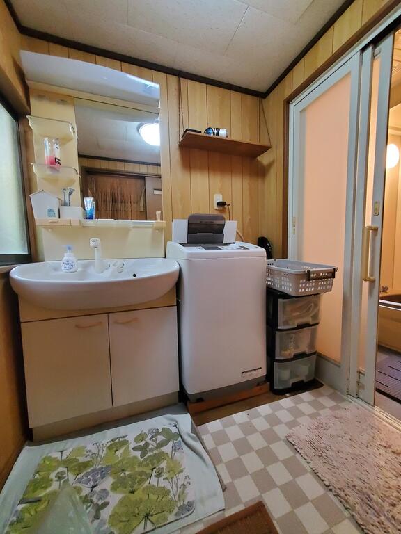洗面設備　室内洗濯機置き場もあります。