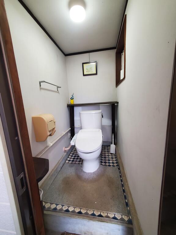 トイレ　外で作業する際に嬉しい外部トイレ！洗浄便座も完備