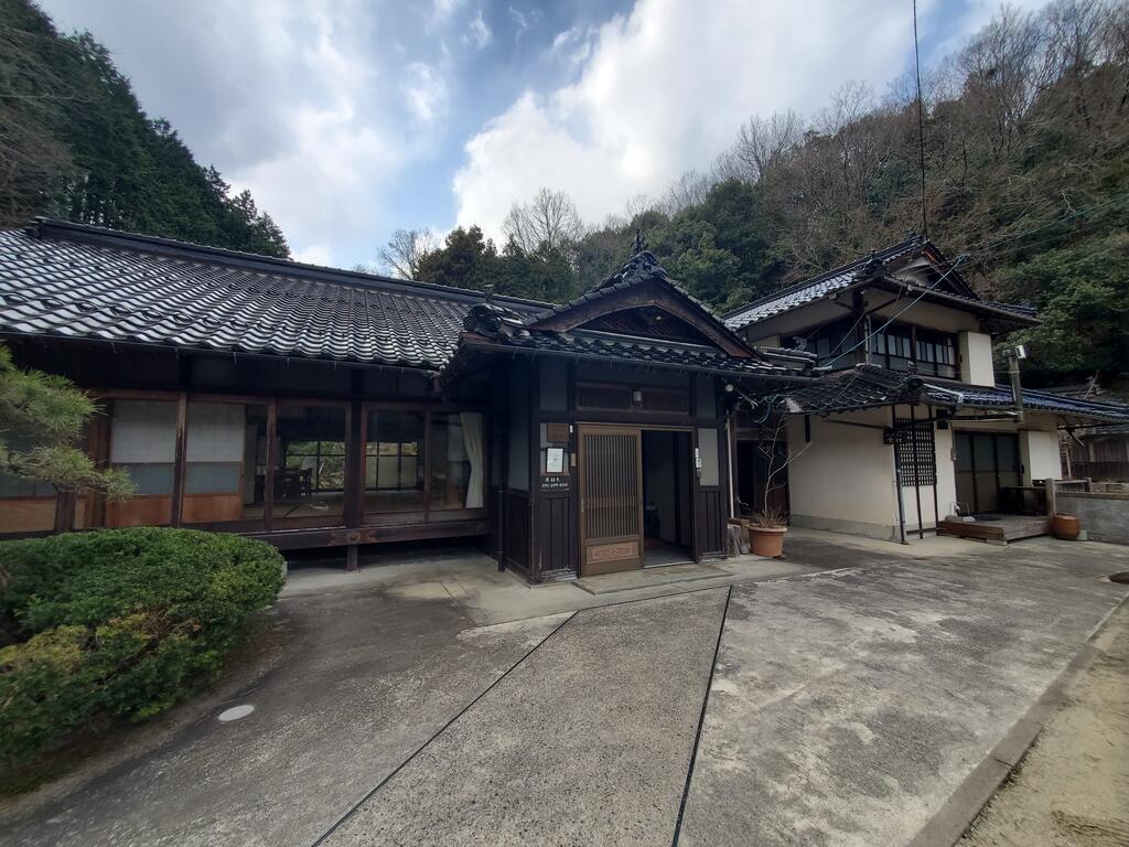 建物外観　築約60年が経過した雰囲気のある古民家