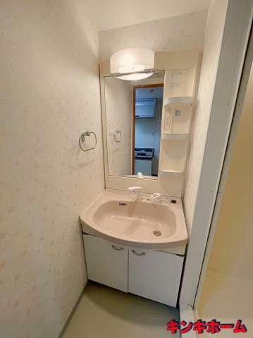 洗面設備　写真は別のお部屋です。