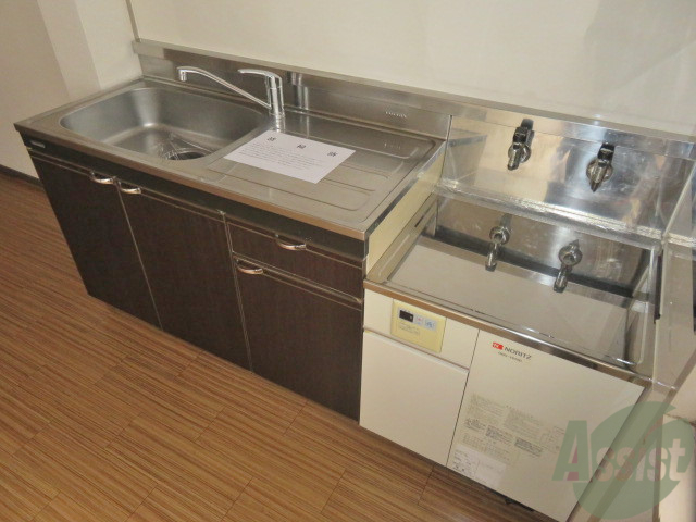 キッチン　シンプルなキッチンです。一人暮らしにはちょうどいいサイズ。