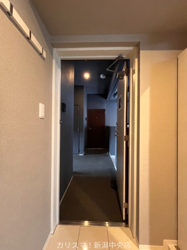 玄関　※別部屋参考写真