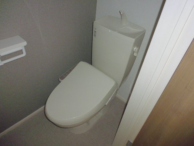 トイレ　温水洗浄便座