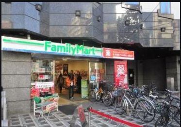 コンビニ　ファミリーマート　早稲田駅前店（コンビニ）まで243m