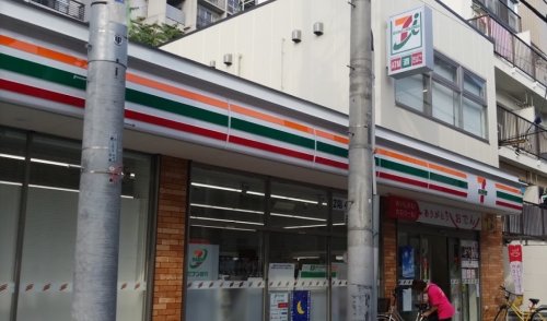 コンビニ　セブンイレブン 新宿大久保3丁目店（コンビニ）まで22m