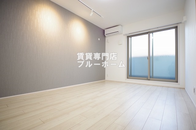 居室・リビング　8.5帖の洋室です！