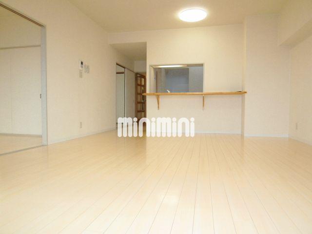 居室・リビング　１８帖のリビングダイニングはゆったり使えますね