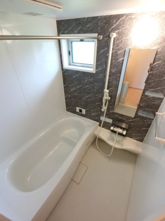 バス・シャワールーム　※反転タイプの写真です