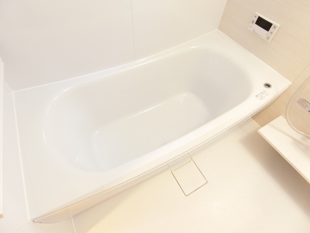 バス・シャワールーム　追い焚き浴室乾燥機付　一坪風呂です。