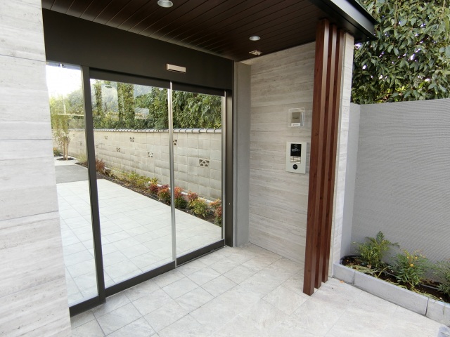 エントランス　オートロック付き