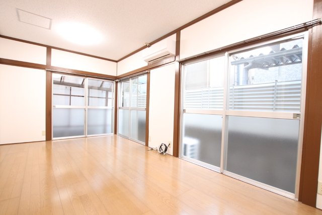 その他部屋・スペース　９帖の洋室　エアコン付きです