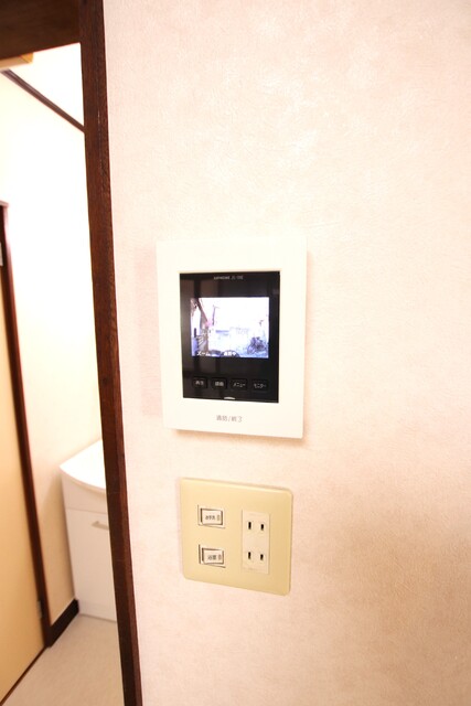 セキュリティ　訪問者の顔を確認できるＴＶモニター付きドアホン