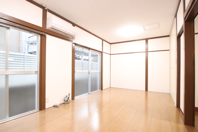 居室・リビング　９帖の洋室