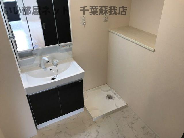 洗面設備　ゆったりとスペースのある洗面所