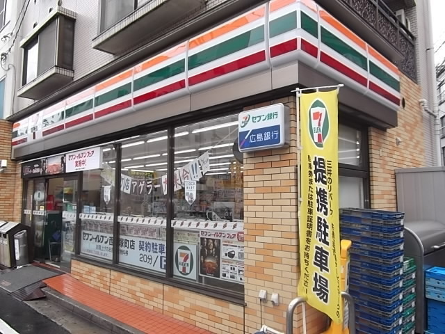 コンビニ　セブンイレブン広島宝町店（コンビニ）まで158m
