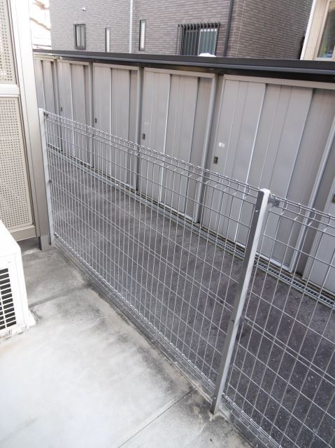 バルコニー　日当たりの良いベランダです。