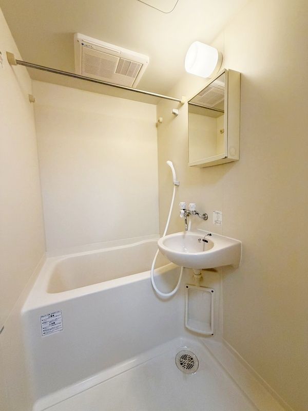 バス・シャワールーム　写真は同タイプ別部屋のものとなります。