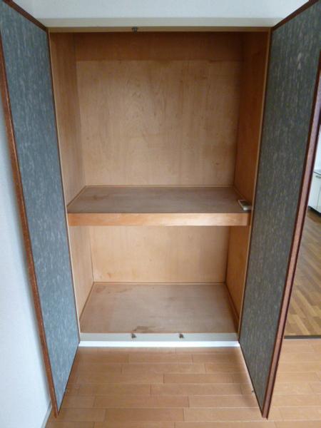 収納　収納奥行き有り沢山入ります。