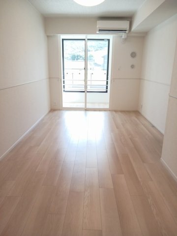 居室・リビング　居間です