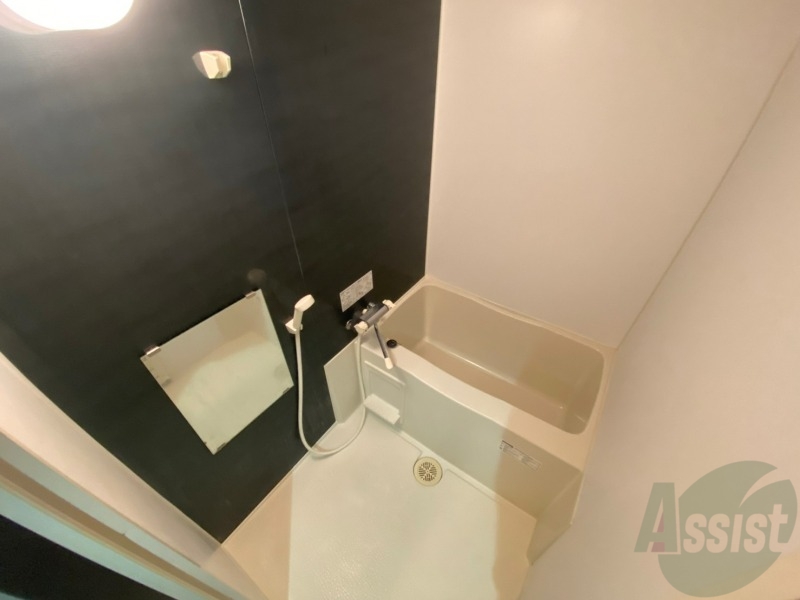 バス・シャワールーム　お風呂になります。一日の疲れを癒してくださいね。