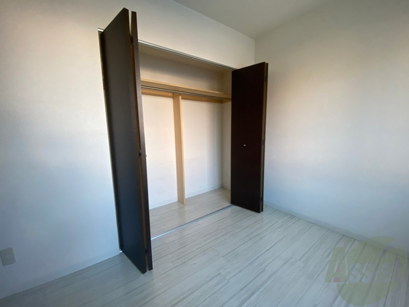 収納　クローゼットは奥行きもあり、荷物が多い方でも安心です。