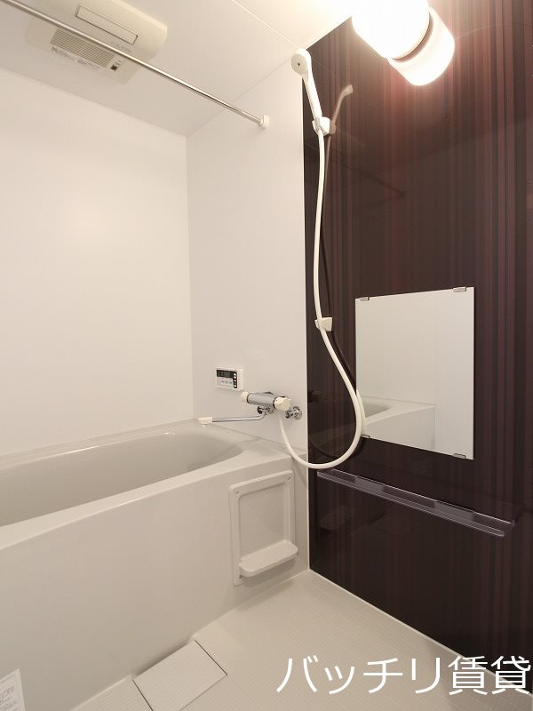 バス・シャワールーム　別号室タイプの為、現状を優先致します。