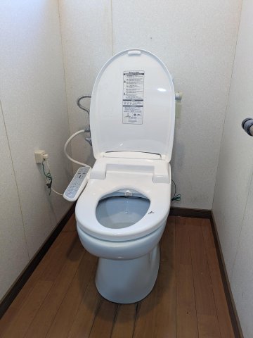 トイレ　温水便座新品