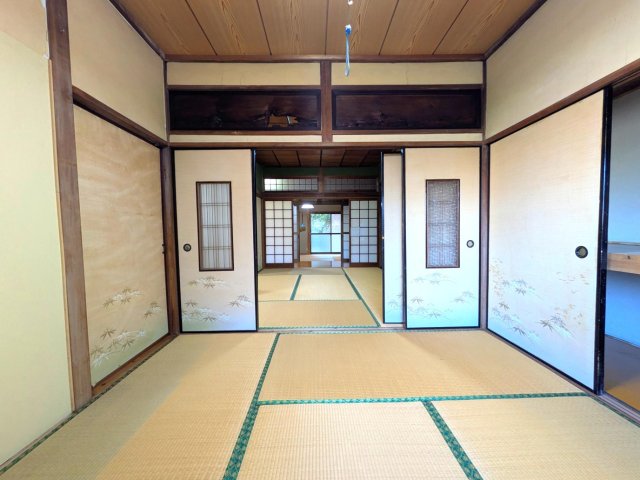 居室・リビング　広々とした居室