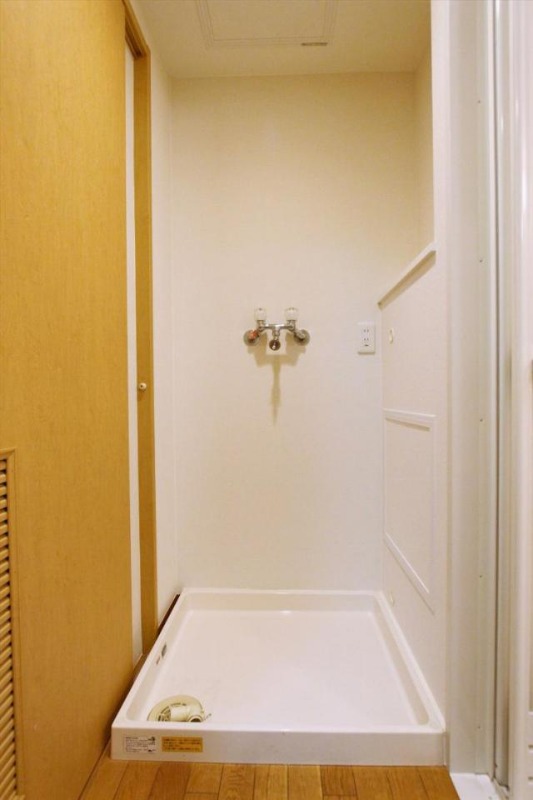 その他共有部分　室内洗濯機置場です♪