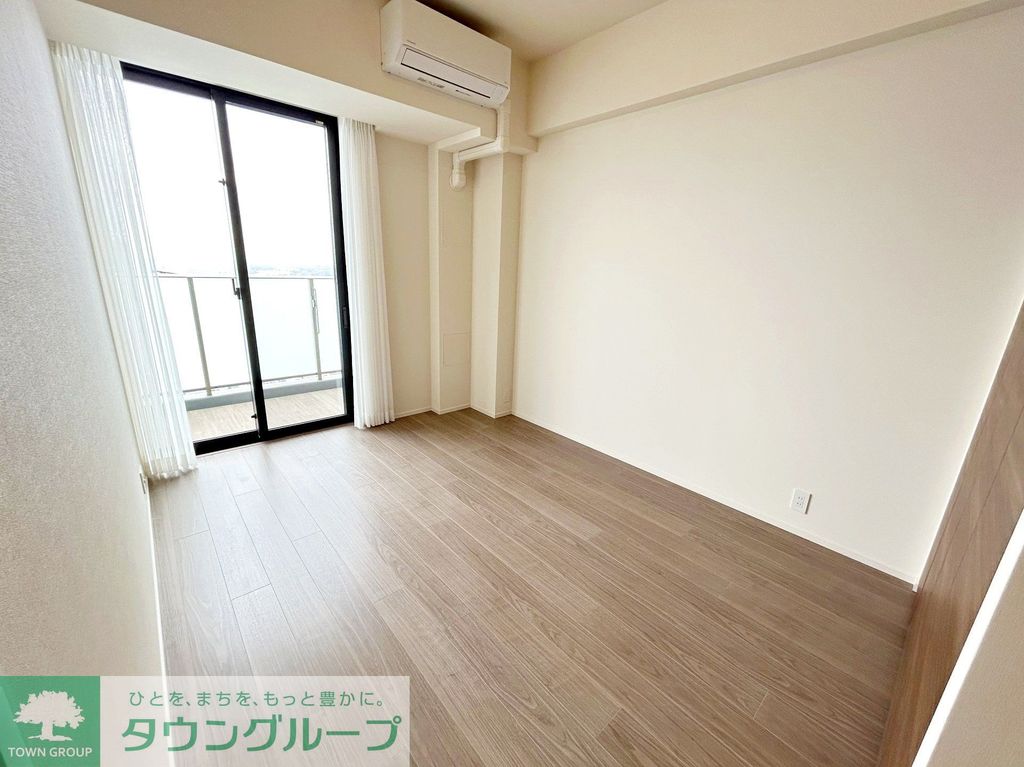 居室・リビング　約6.5帖の洋室