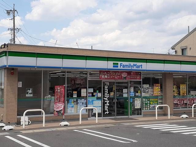 コンビニ　ファミリーマート（コンビニ）まで699m