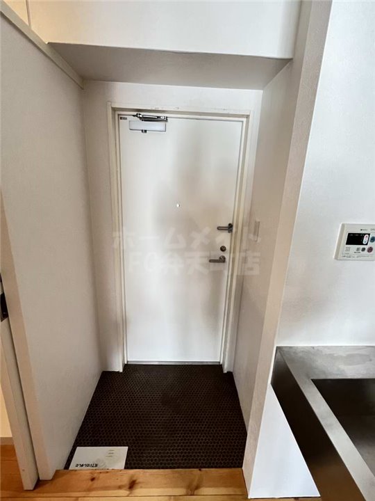 玄関　収納もある玄関です