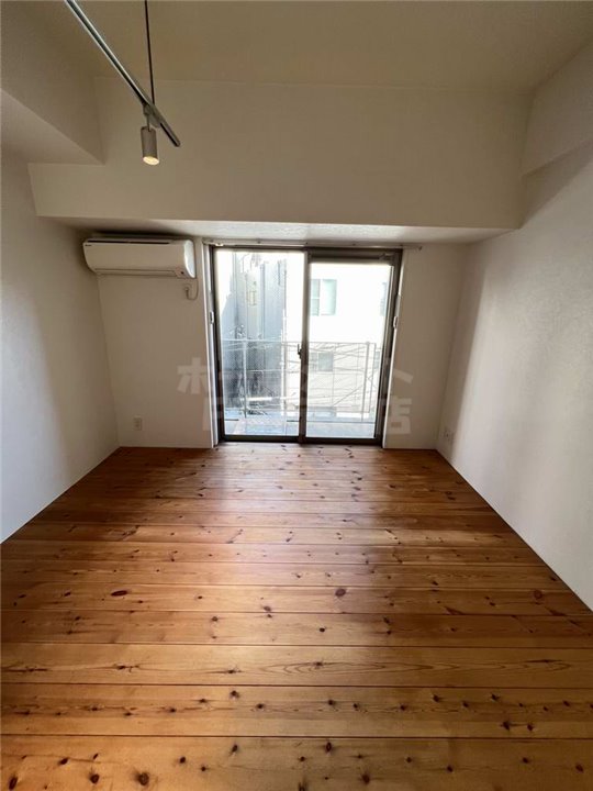 居室・リビング　こちらのリビングで趣味の時間をお楽しみください