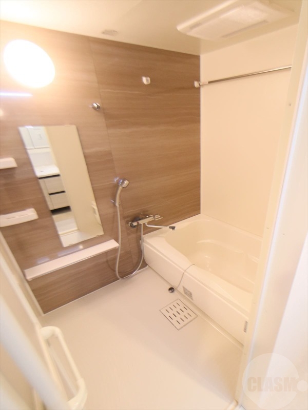 バス・シャワールーム　浴室乾燥機付きバスルーム