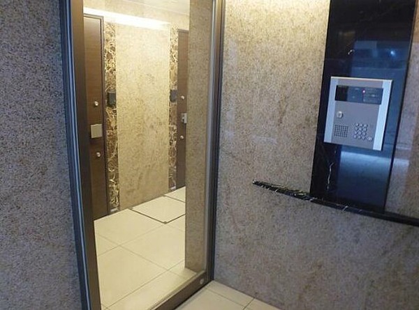 エントランス　弊社は都内全域の物件をご紹介可能です！