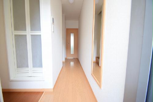 玄関　仕様・設備は現況と異なる場合がございます