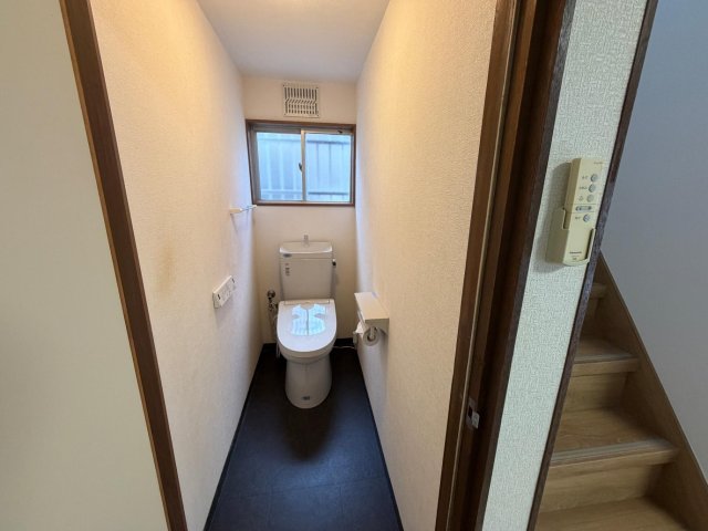 トイレ　清潔感のあるトイレです(1F)