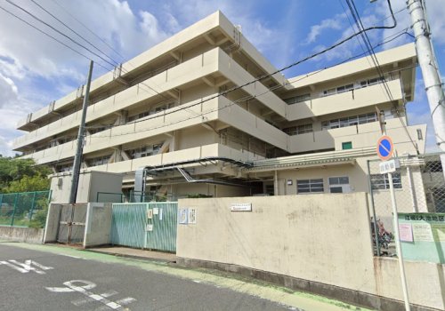 小学校　吹田市立江坂大池小学校（小学校）まで129m