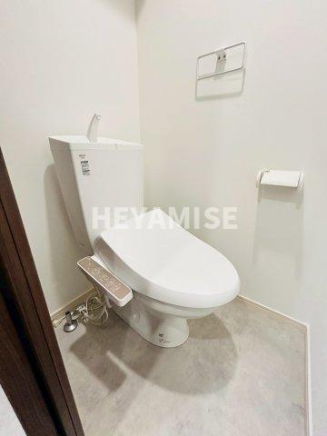 トイレ　別号室の写真となります。