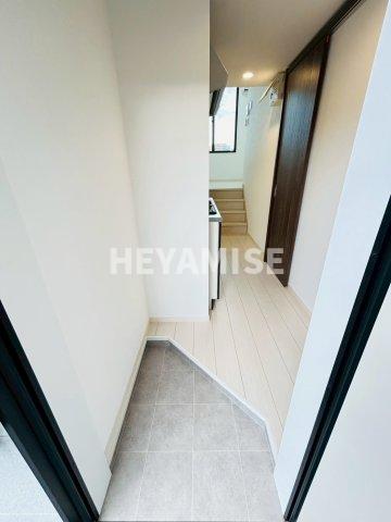 玄関　別号室の写真となります。