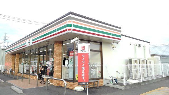 コンビニ　セブンイレブン（コンビニ）まで400m