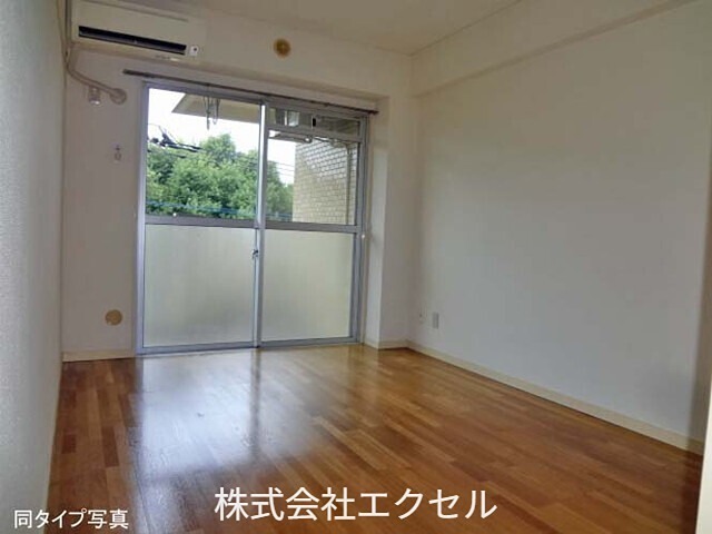 居室・リビング　エアコン付きです。